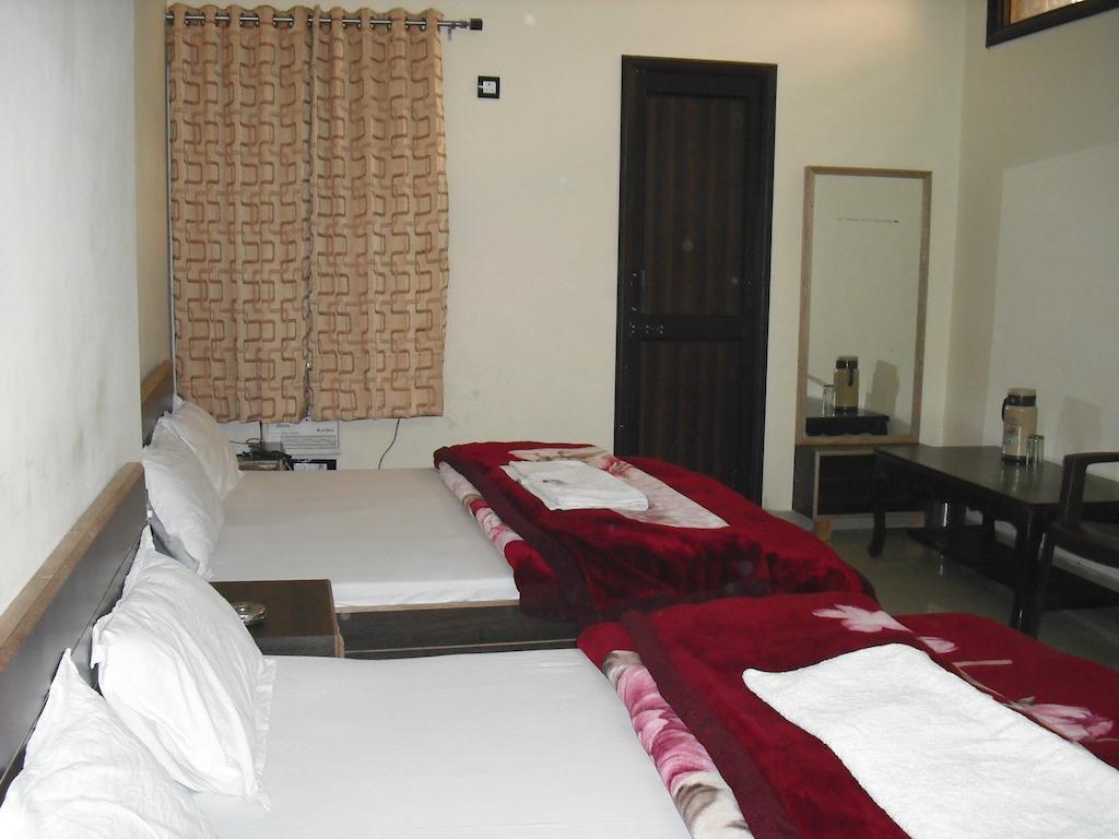 Hotel Gs Paradise Amritsar Room photo