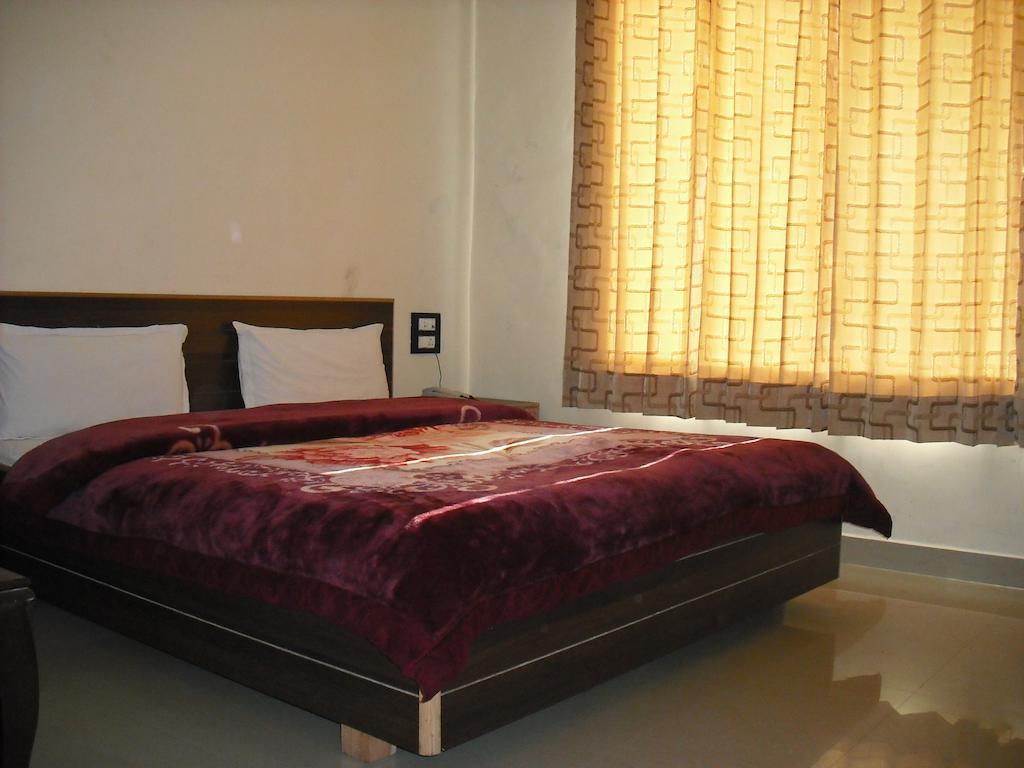 Hotel Gs Paradise Amritsar Room photo